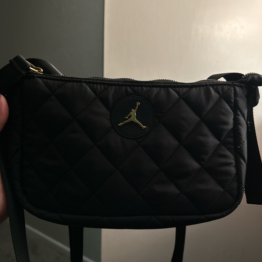 Jordan Black Crossbody Bag Sleek Design